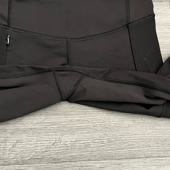 Lululemon Women's Size 4 Run Crop Black Mesh Leggings - Picture 5 of 9